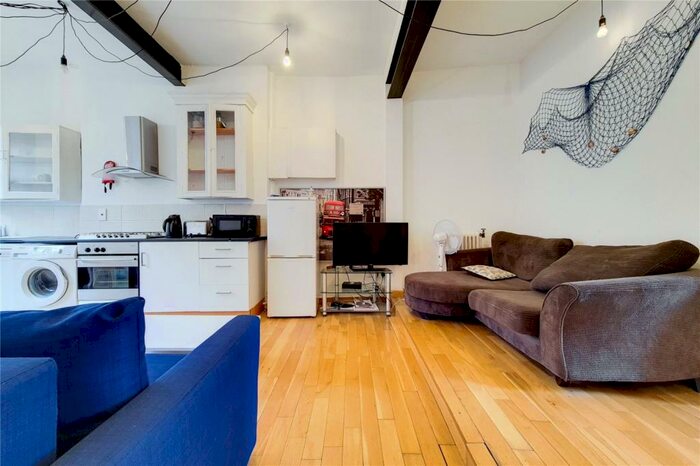 2 Bedroom Apartment To Rent In Hatton Wall, London, EC1N