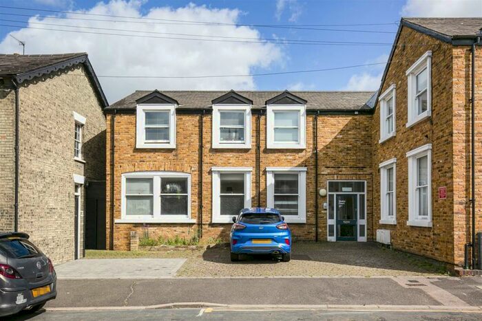 1 Bedroom Flat To Rent In Stable Court, Grosvenor Rise East, Walthamstow, London, E17