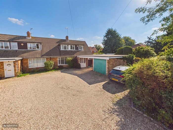 3 Bedroom Semi Detached House For Sale In Long Lane, Tilehurst, Reading, RG31