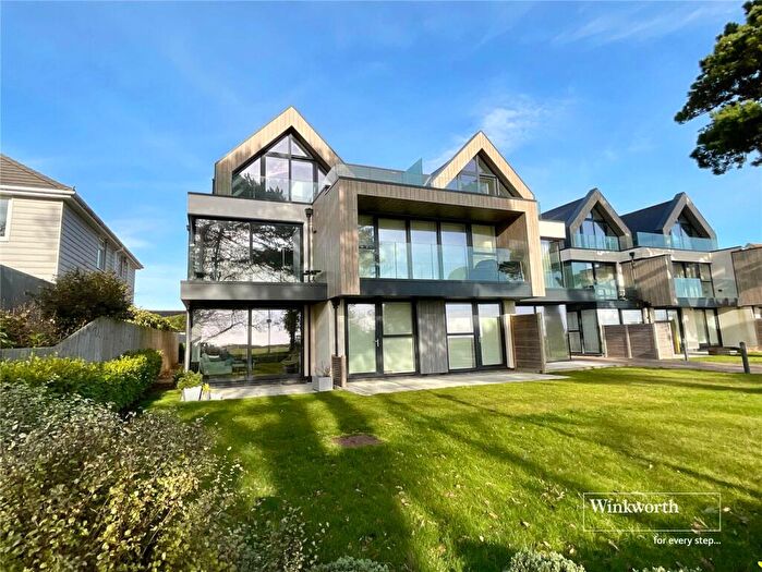 2 Bedroom Apartment For Sale In Wharncliffe Road, Highcliffe, Christchurch, Dorset, BH23