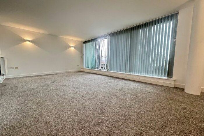 2 Bedroom Flat To Rent In Tideslea Path, London, SE28