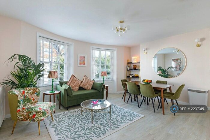 3 Bedroom Maisonette To Rent In Upper Rock Gardens, Brighton, BN2