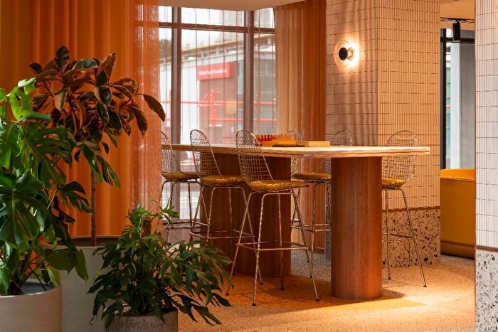 3 Bedroom Apartment To Rent In Kirkstall Road, Leeds, West Yorkshire, LS3