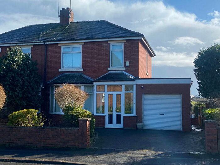 2 Bedroom Semi-Detached House For Sale In Alt Lane, Oldham, OL8