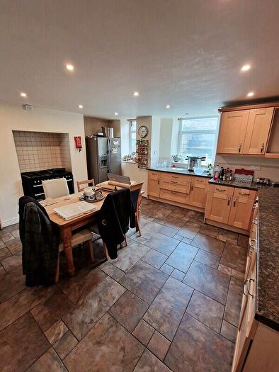 5 Bedroom Detached House To Rent In Whitehall Road, Wortley, Leeds, LS12