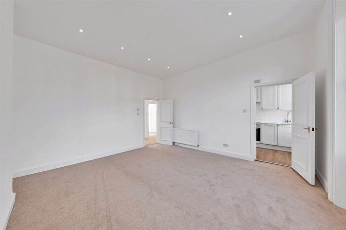2 Bedroom Flat To Rent In Harley Road, Primrose Hill, London, NW3
