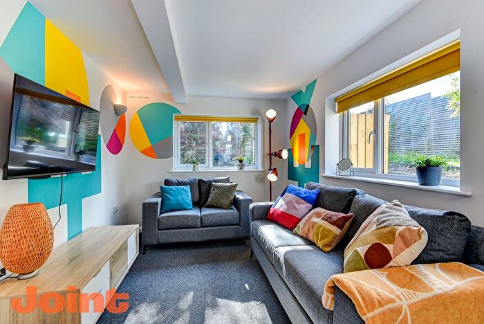 7 Bedroom Semi-detached House To Rent In Southlands, Bath, BA1