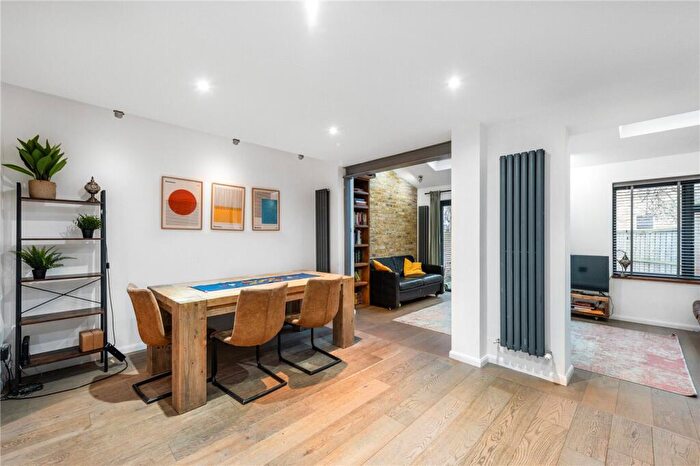 3 Bedroom Terraced House To Rent In Queensbury Street, Islington, N1