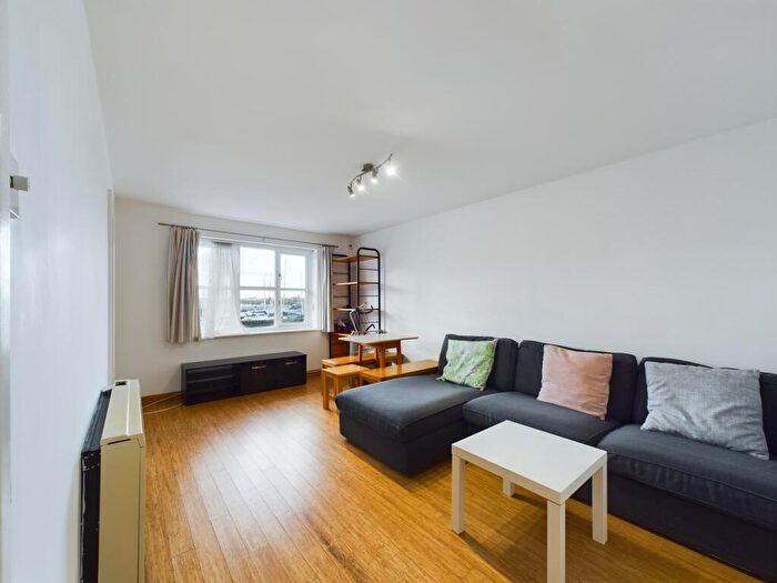 2 Bedroom Flat To Rent In The Anchorage, L3