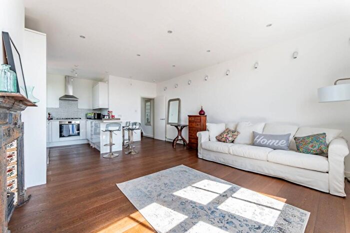 3 Bedroom Flat To Rent In Herne Hill, Herne Hill, London, SE24