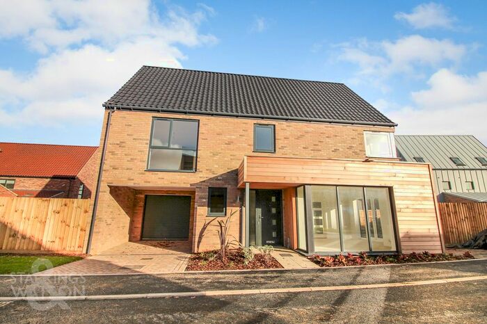 4 Bedroom Detached House For Sale In Wood Lane, Poringland, Norwich NR14