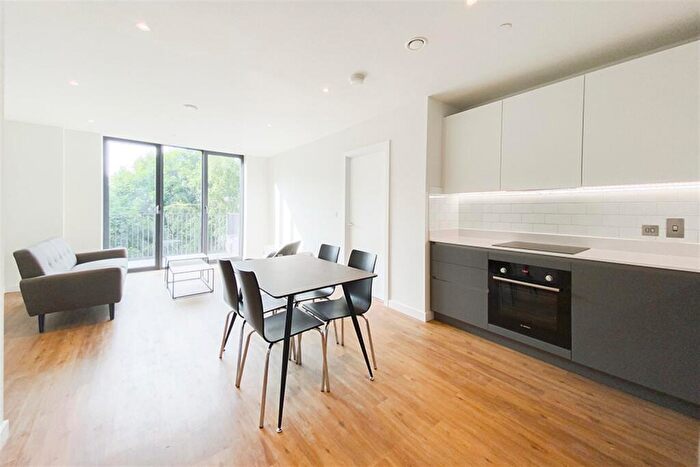 2 Bedroom Apartment To Rent In Mount Yard, Meadowside, M4