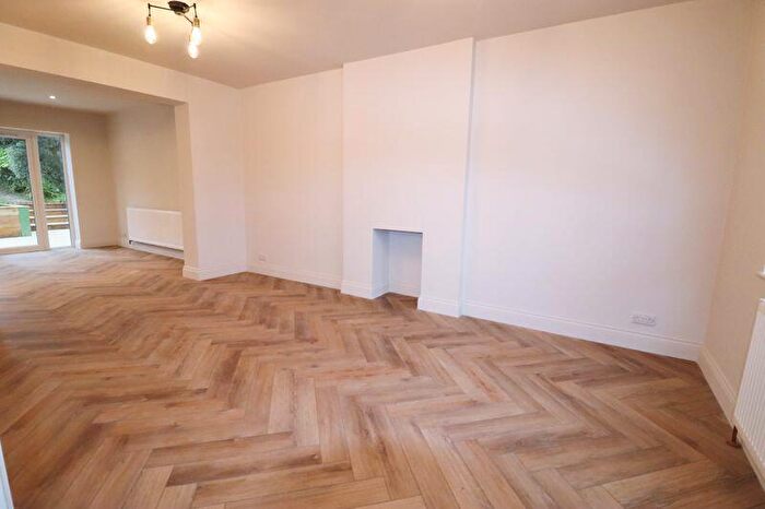 4 Bedroom Detached House For Sale In Maytree Avenue, Worthing, BN14