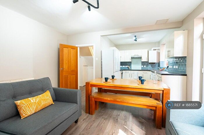 6 Bedroom Semi Detached House To Rent In Newcombe Road, Southampton, SO15