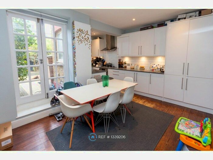 3 Bedroom Terraced House To Rent In London, London, SE17