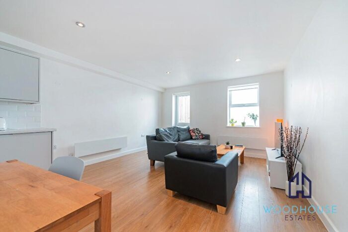 2 Bedroom Flat To Rent In Roman Road, London, E2