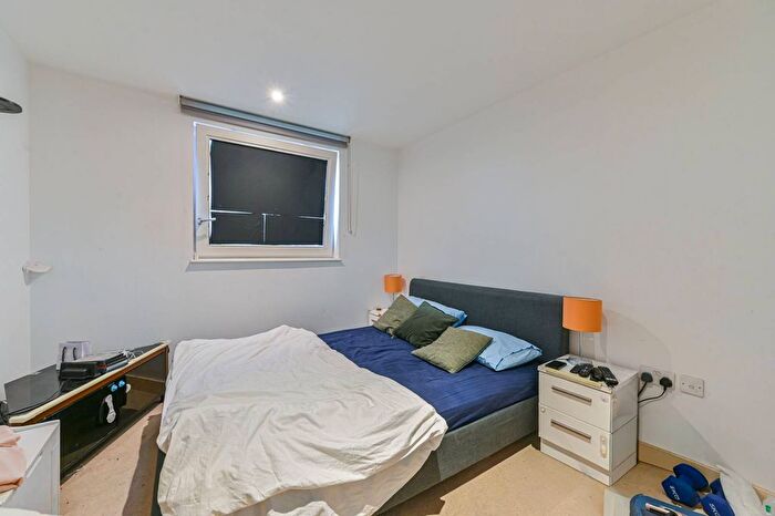 2 Bedroom Flat To Rent In Whiting Way, Rotherhithe, London, SE16