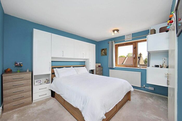 2 Bedroom Flat To Rent In Park Road, Stratford, London, E15