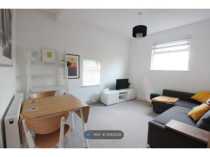 1 Bedroom Flat To Rent In Clarendon Road, Manchester, M16