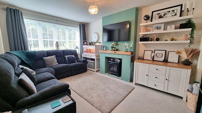 4 Bedroom Detached House For Sale In Moorhen Grove, Southam, CV47