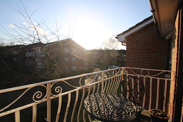 2 Bedroom Flat To Rent In Fleetwood Close, Croydon, CR0