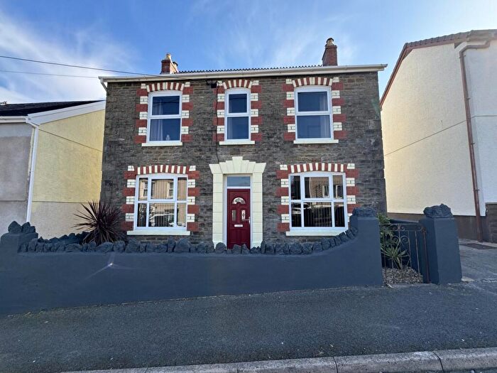 3 Bedroom Detached House For Sale In Cowell Road, Garnant, Ammanford, Carmarthenshire., SA18