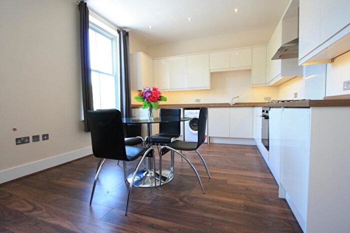 3 Bedroom Flat To Rent In Morden Road, Wimbledon, SW19