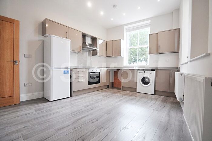 2 Bedroom Flat To Rent In Grafton Road, London, NW5