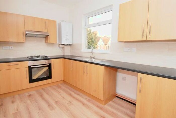 2 Bedroom Flat To Rent In Mitcham Lane, Streatham SW16