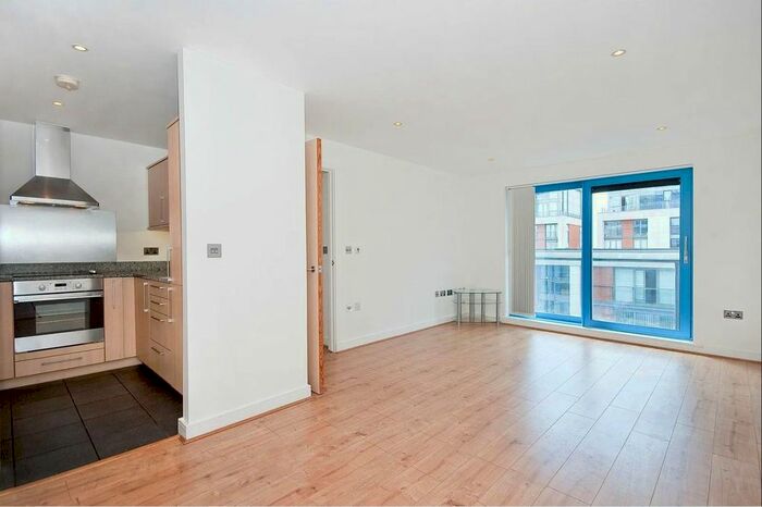 2 Bedroom Flat To Rent In Western Gateway, London, E16