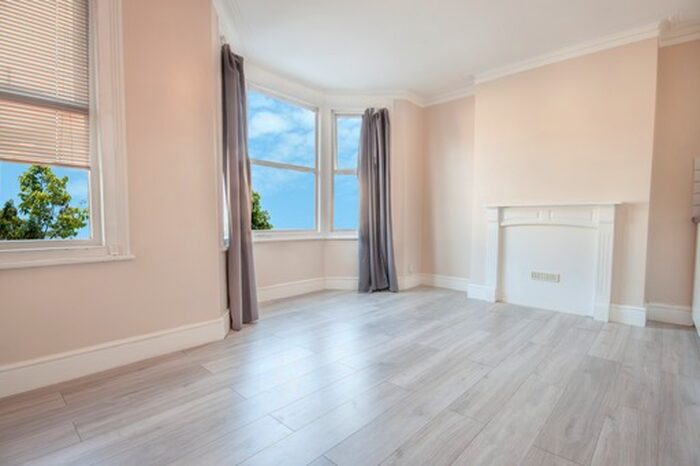 3 Bedroom Flat To Rent In Oldfield Road, Willesden, NW10