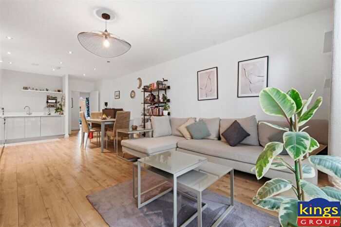 2 Bedroom Flat For Sale In Hoffmans Road, London, E17