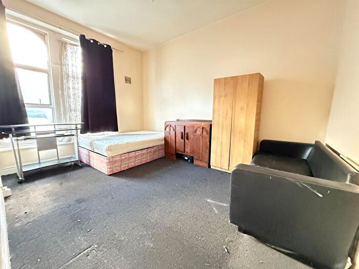 2 Bedroom Flat For Sale In Telegraph Mews, Goodmayes, IG3