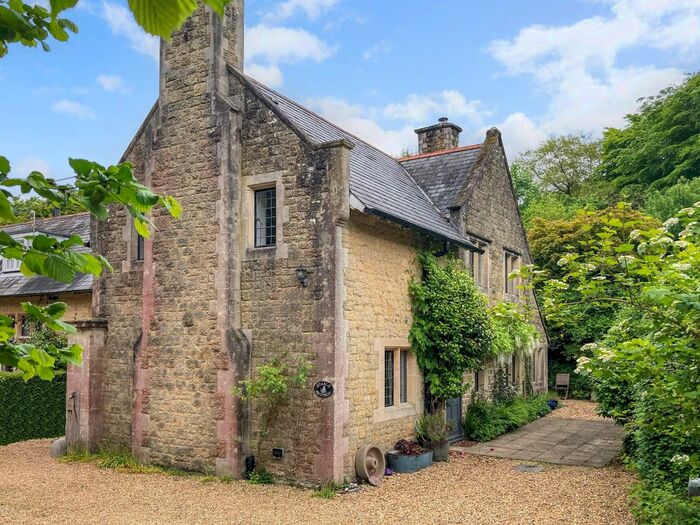 3 Bedroom End Of Terrace House For Sale In Hollycombe, Liphook, GU30