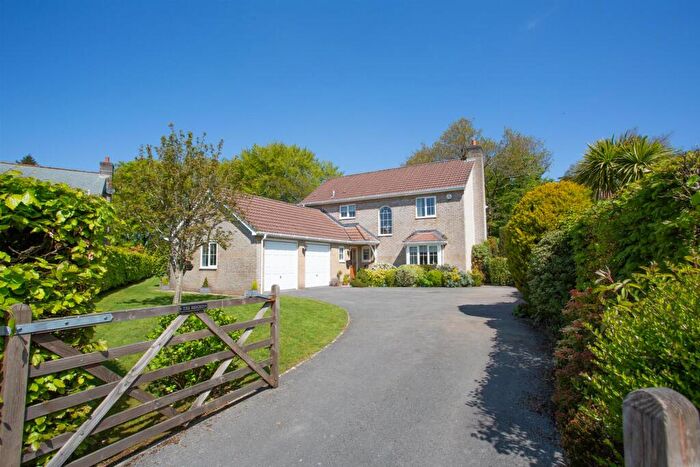 4 Bedroom Detached House For Sale In Harcombe Road, Axminster, EX13