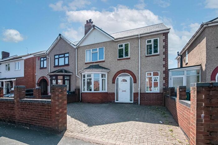 4 Bedroom Semi-Detached House For Sale In Hall Green Road, West Bromwich, B71