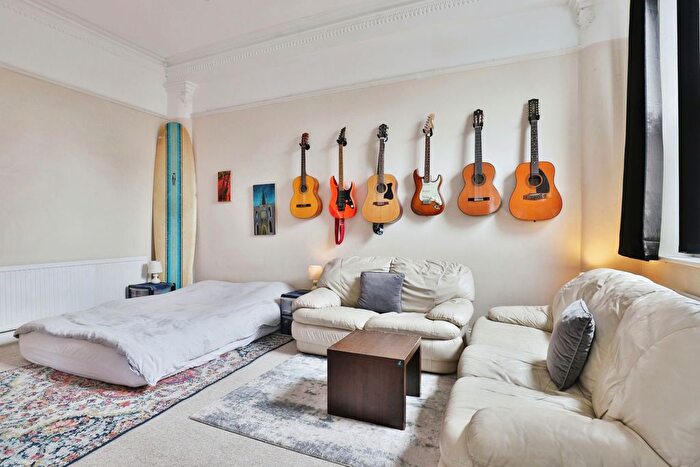 1 Bedroom Flat For Sale In Florence Road, Bournemouth, Dorset, BH5