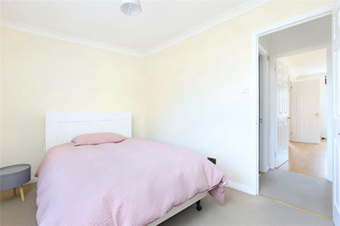 1 Bedroom Flat For Sale In Hertford Court, Falcon Road, SW11