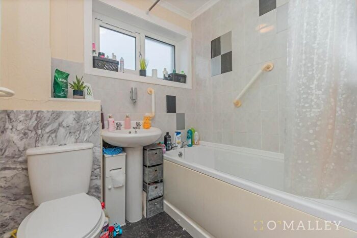 2 Bedroom Terraced House For Sale In Carseview, Tullibody, FK10