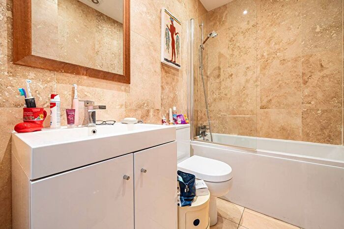 3 Bedroom Flat To Rent In Lower Sloane Street, Chelsea, London, SW1W