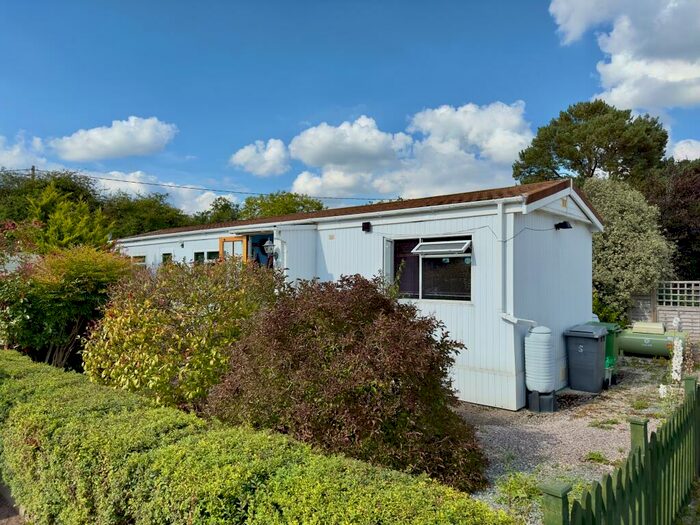 2 Bedroom Park Home For Sale In Poplar Close, Thatcham, RG19