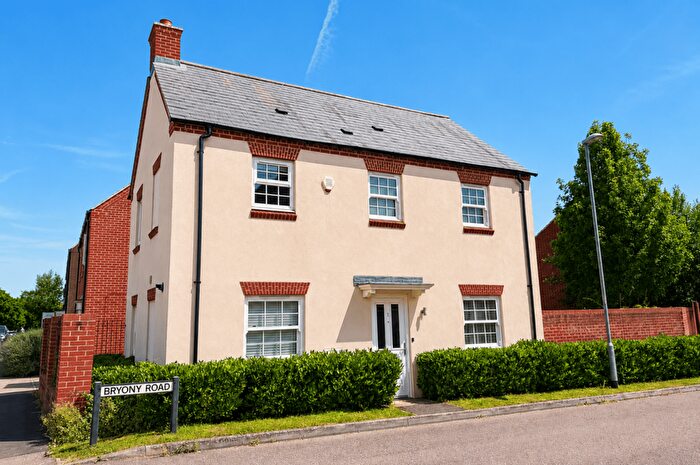 3 Bedroom Detached House For Sale In Bryony Road, Stotfold, Hitchin, SG5