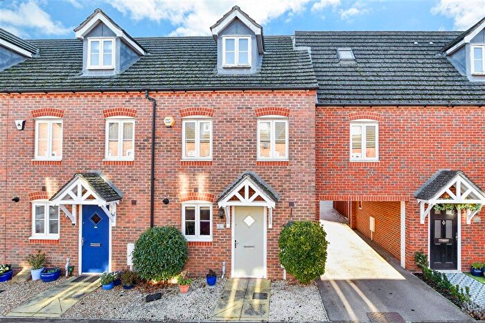 3 Bedroom Town House For Sale In Brampton Field, Ditton, Aylesford, Kent, ME20