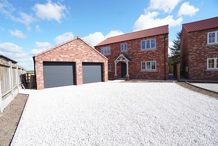 4 Bedroom Detached House For Sale In Holmes Park, Eastrington, DN14