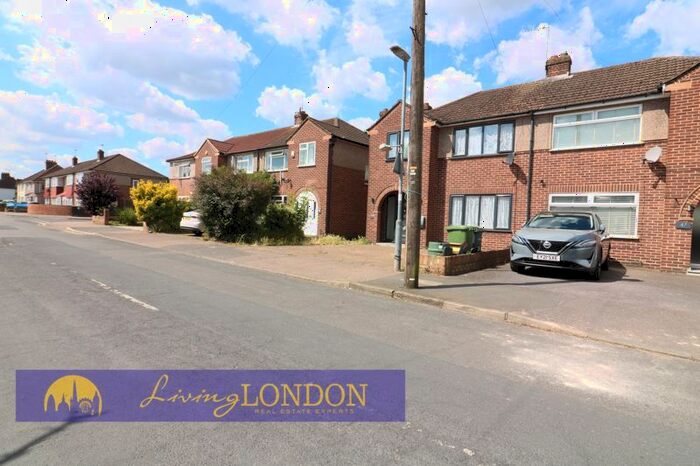 3 Bedroom Semi-Detached House For Sale In Central Avenue, Waltham Cross, EN8