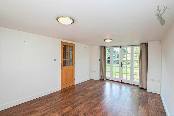 2 Bedroom Barn Conversion To Rent In Bury Lane, Epping, CM16
