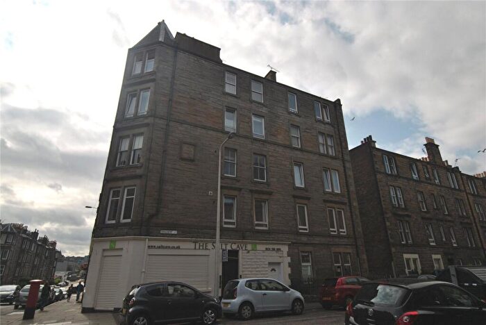 2 Bedroom Flat To Rent In Dalgety Street, Edinburgh, EH7