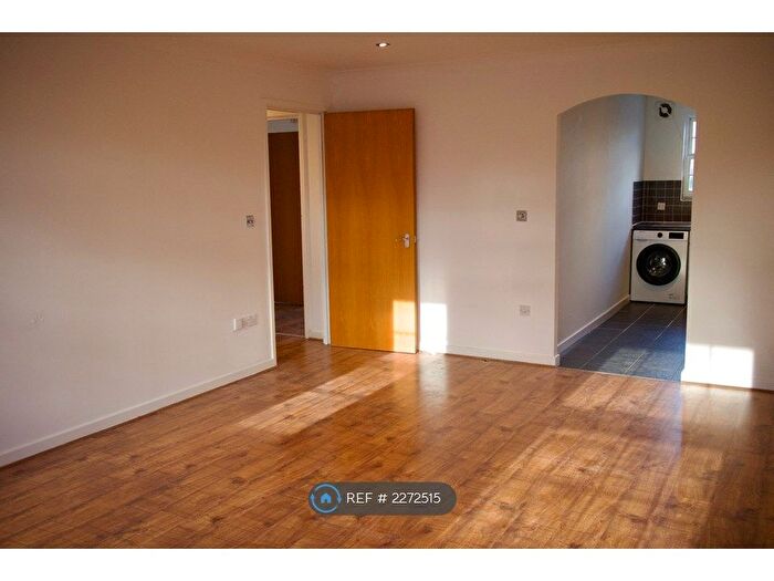 3 Bedroom Flat To Rent In Queensberry Place, London, E12