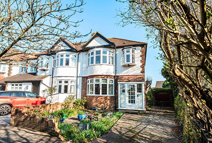 3 Bedroom Semi-Detached House For Sale In Hamilton Avenue, Romford, RM1