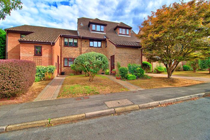 2 Bedroom Maisonette For Sale In Marlborough Court, Wokingham, RG40